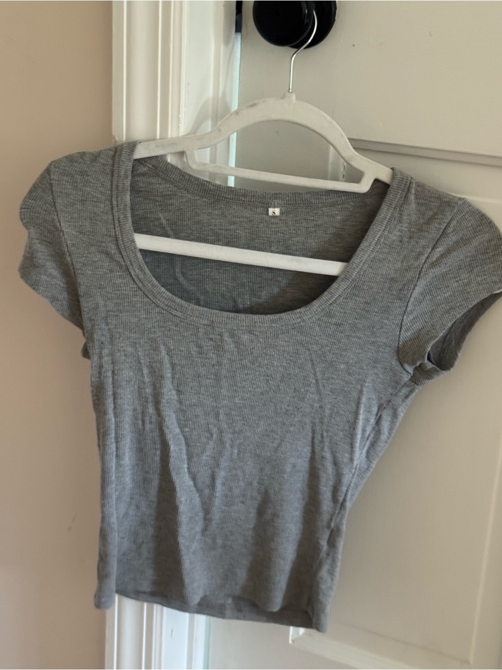 Classic Scoop Neck Women's Tee - Gray
